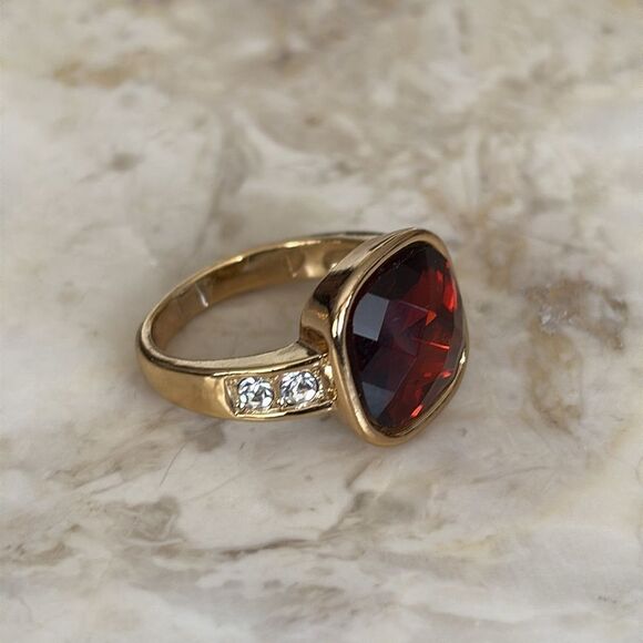 2 Gold Tone Faux Stone Rings - Picture 4 of 13